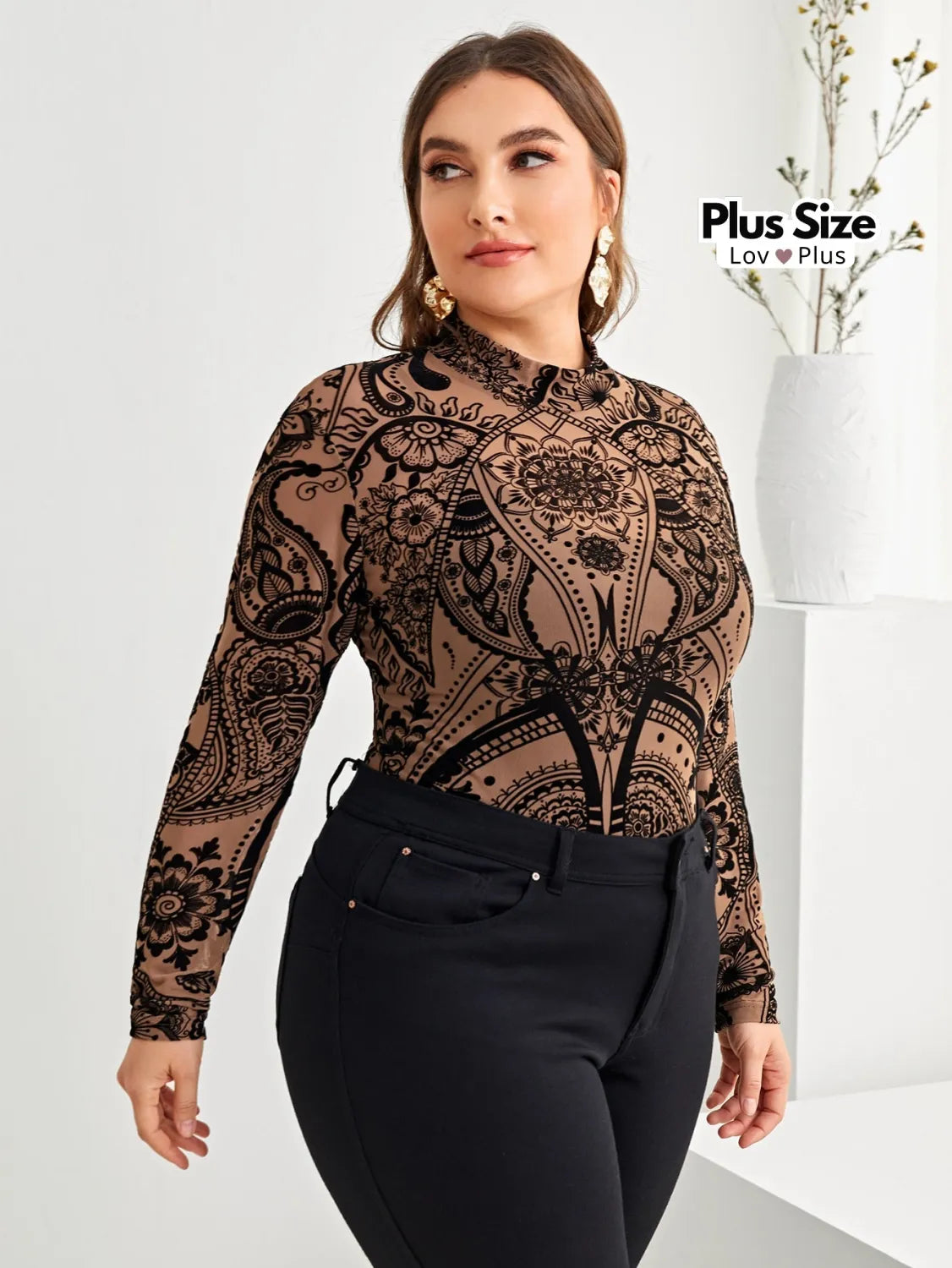 Blusa Chic Plus Size de Manga Longa e Transparência Blusas Plus Size