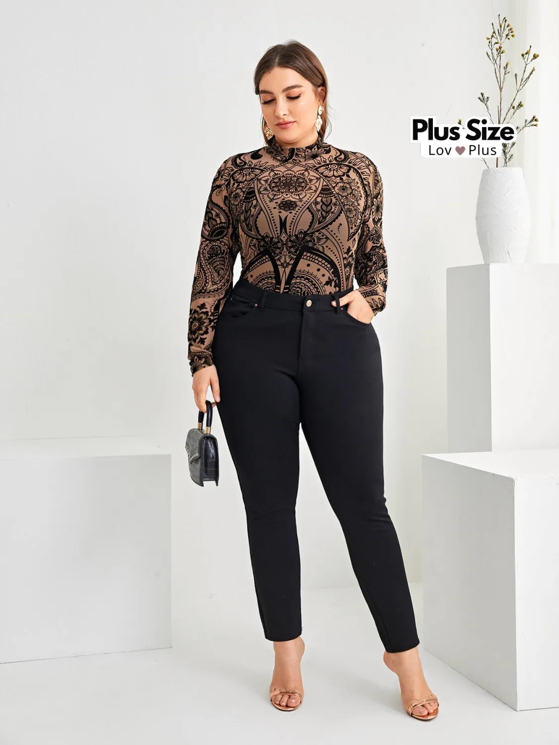 Blusa Chic Plus Size de Manga Longa e Transparência Blusas Plus Size