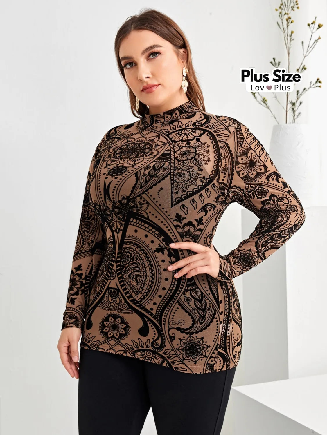 Blusa Chic Plus Size de Manga Longa e Transparência Blusas Plus Size