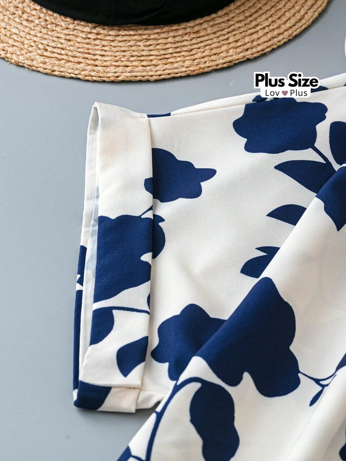 Blusa de Manga Dobrada Plus Size Estampada Blusas Plus Size