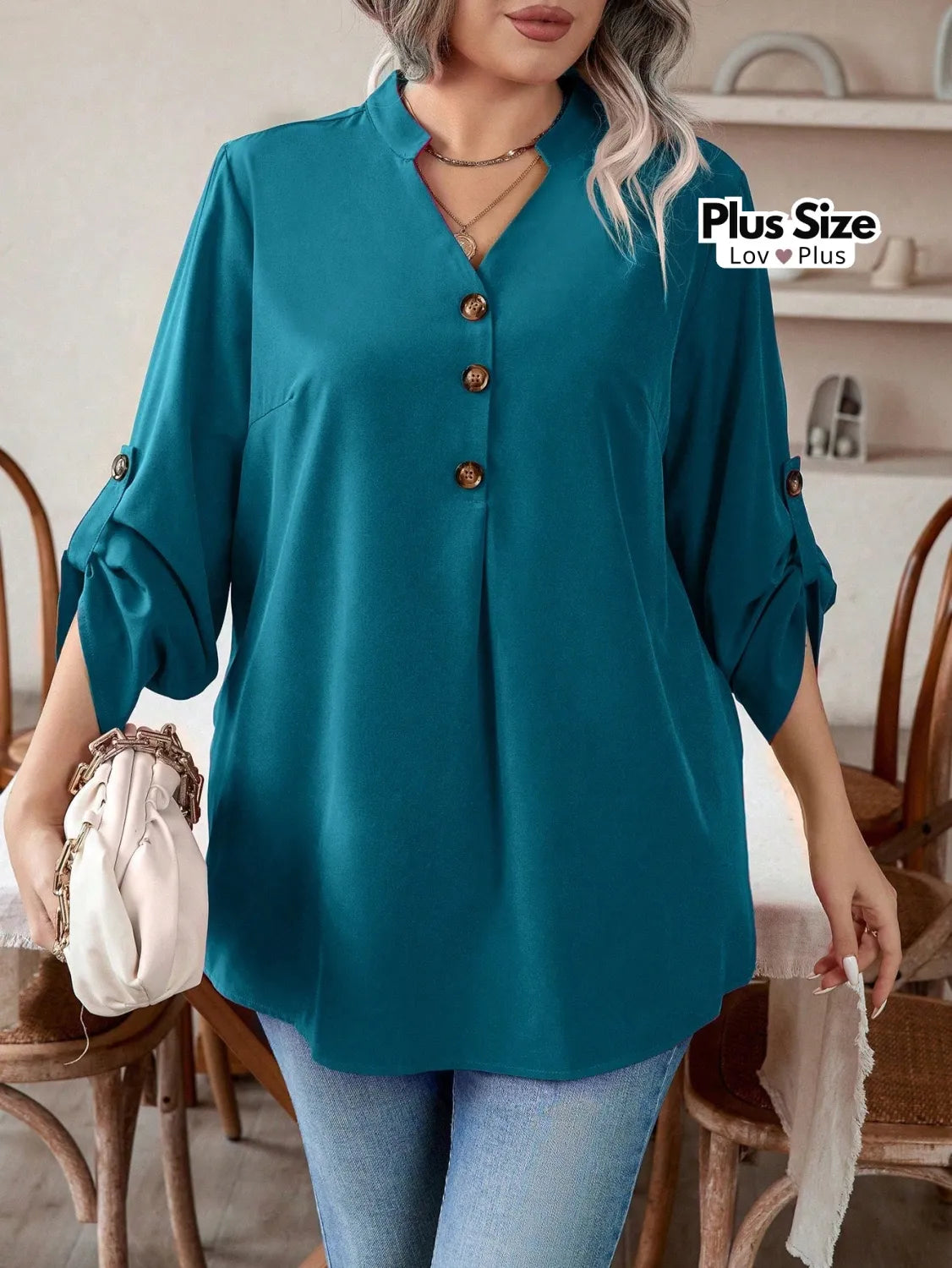 Blusa Plus Size com Manga de Enrolar Blusas Plus Size