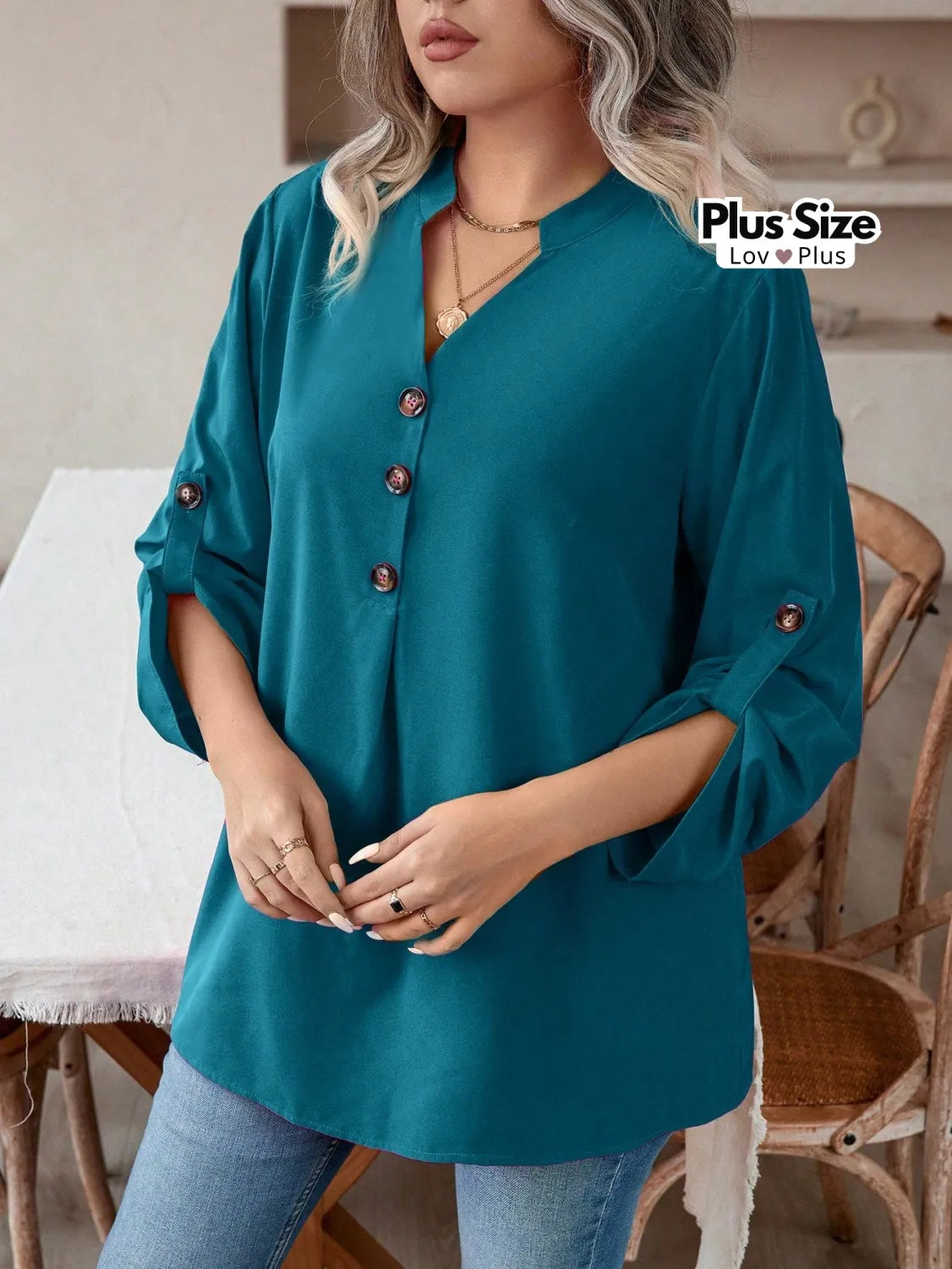 Blusa Plus Size com Manga de Enrolar Blusas Plus Size