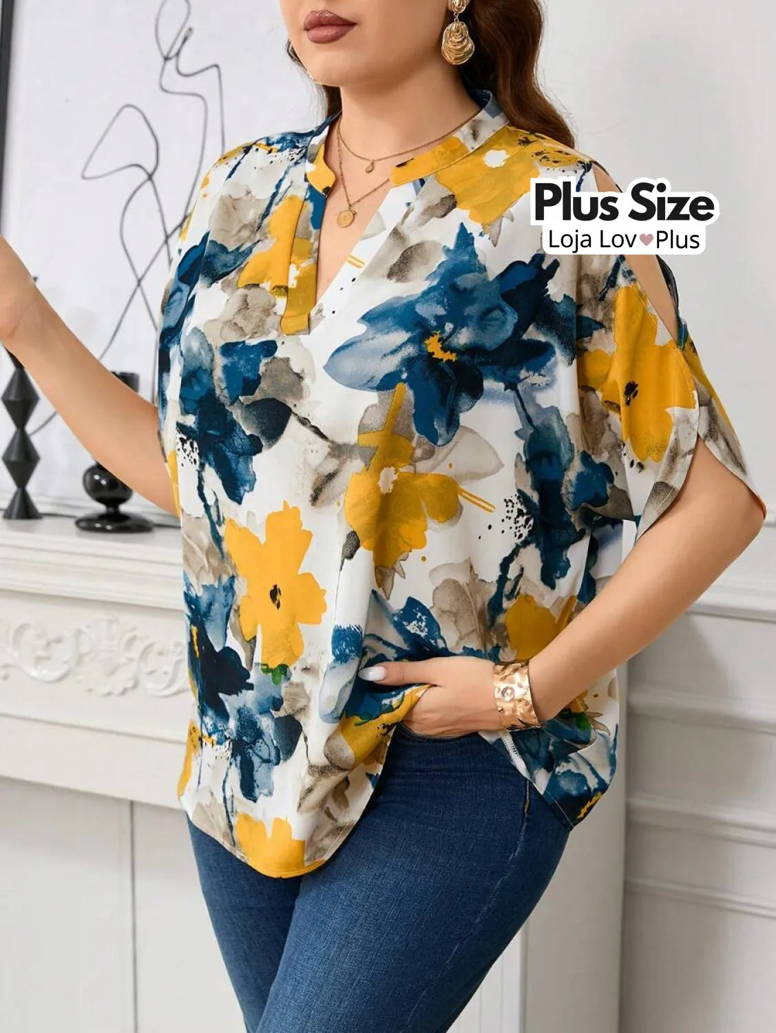 Blusa Plus Size Floral de Ombros Vazados Blusas Plus Size