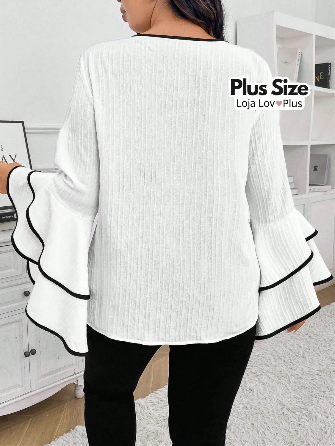 Blusa Sofisticada Plus Size com Manga Flare Dupla Blusas Plus Size