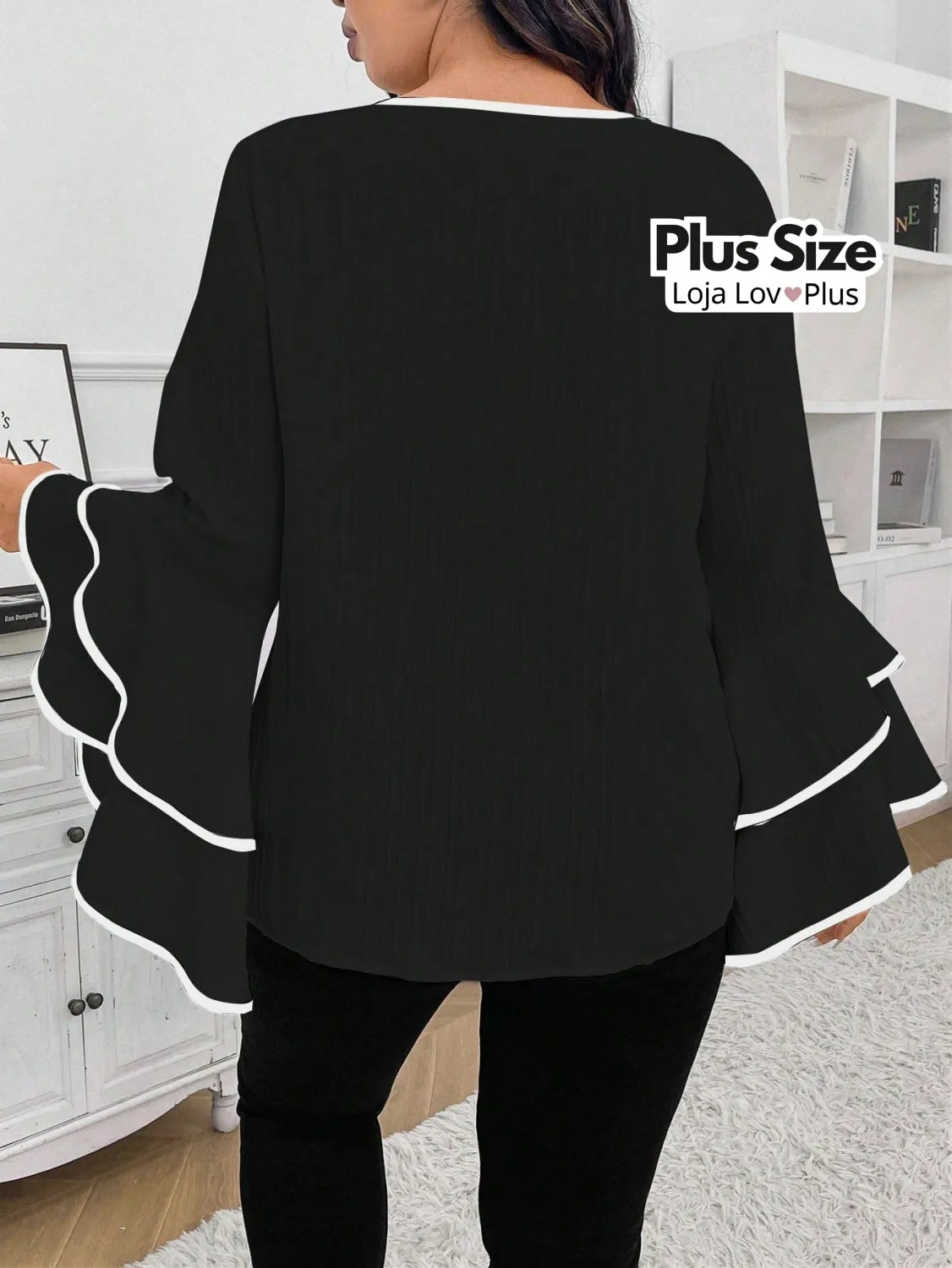 Blusa Sofisticada Plus Size com Manga Flare Dupla Blusas Plus Size