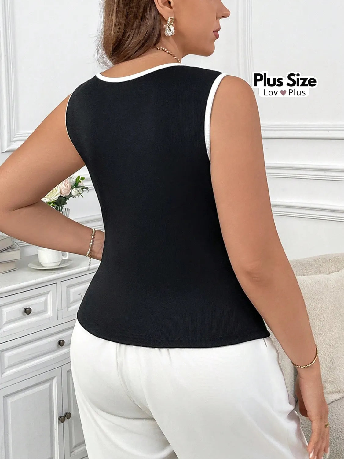 Kit com 2 Blusas Plus Size Decote Coração Compre 1 leve 2 Blusas Plus Size