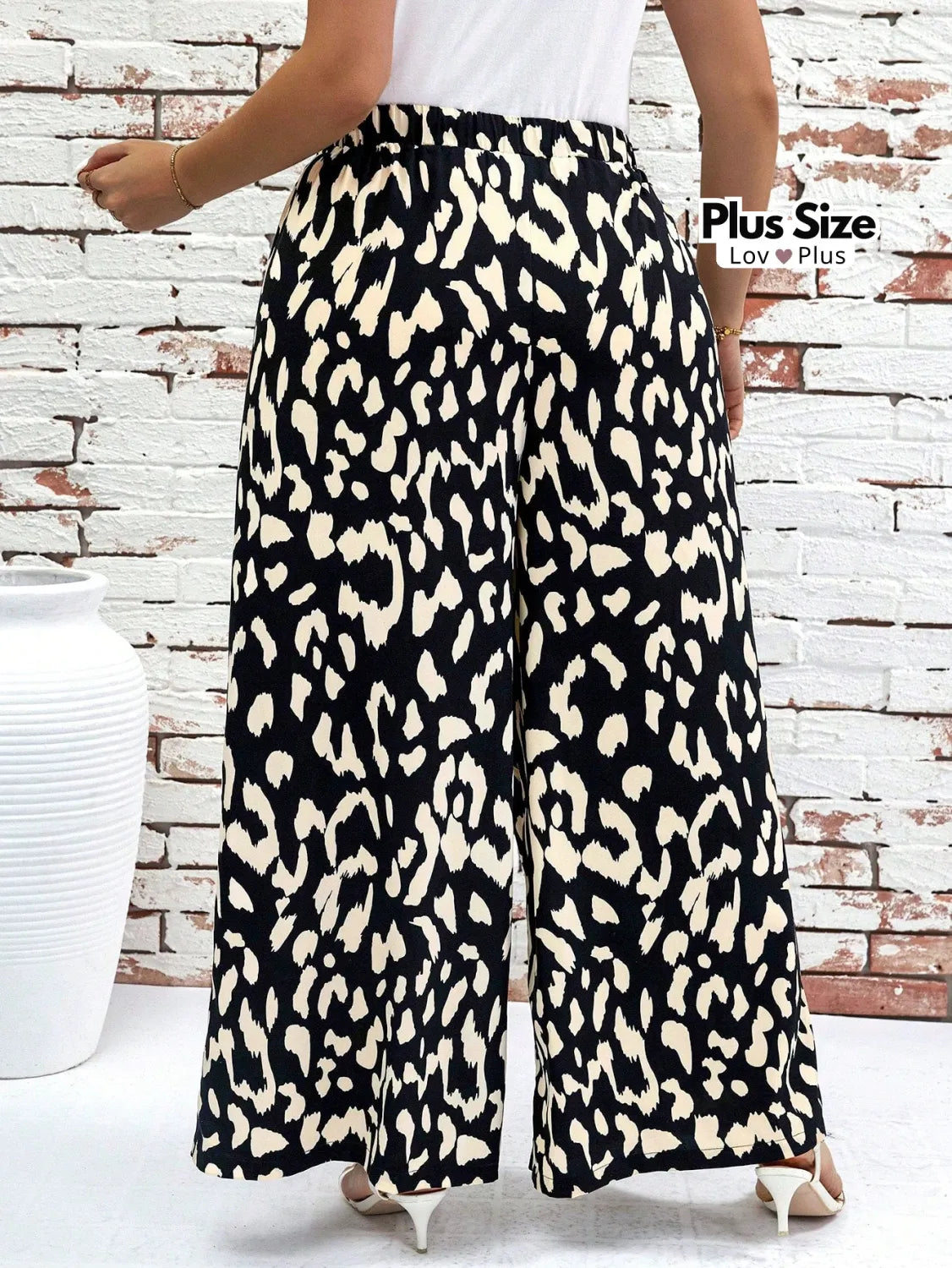 Pantalona com Bolsos Plus Size Estampada Calças