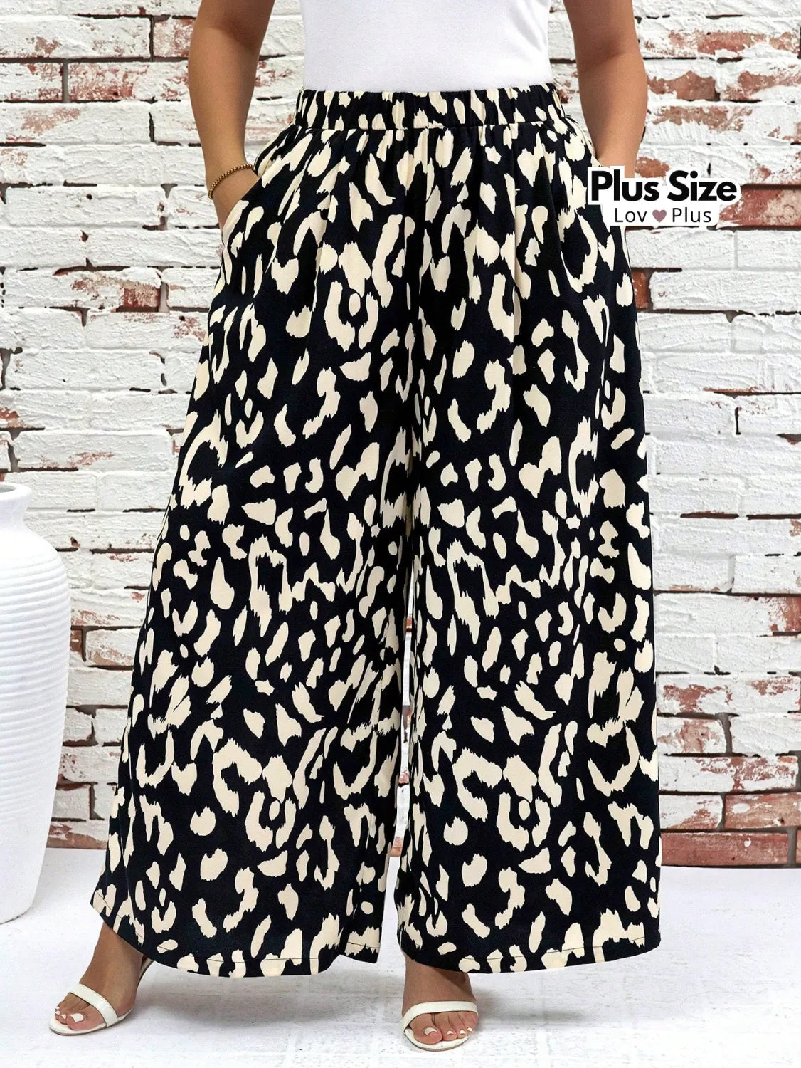 Pantalona com Bolsos Plus Size Estampada Calças