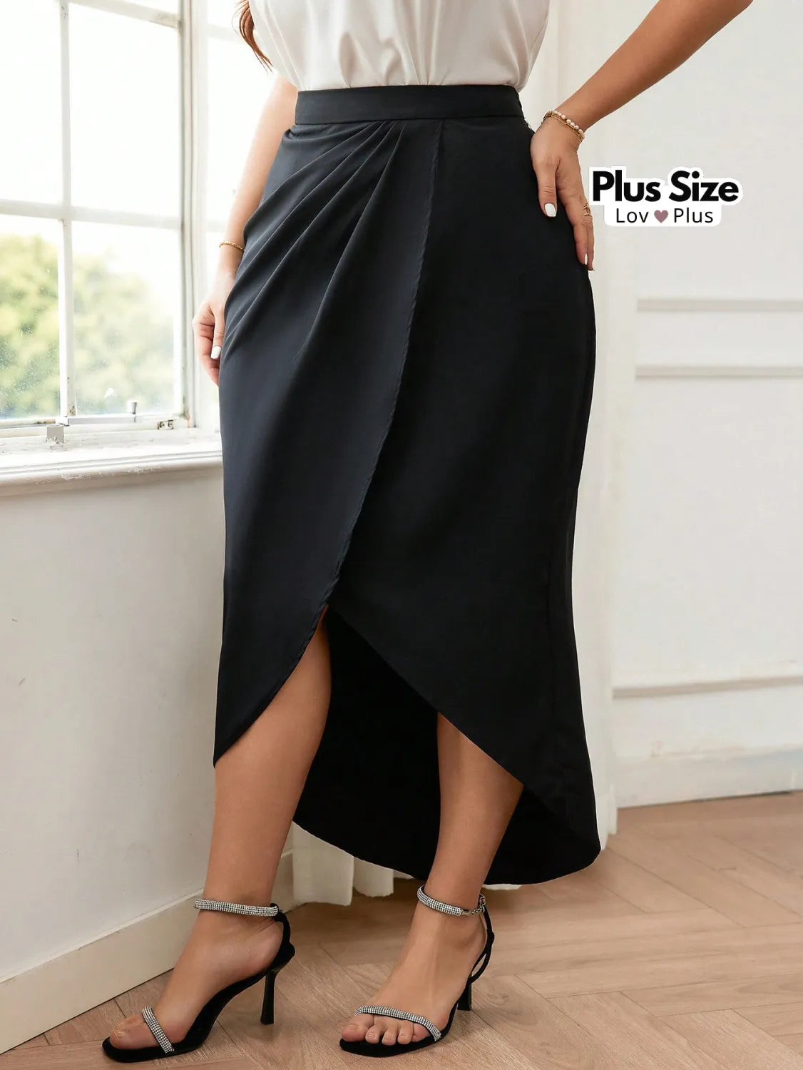 Saia Social Plus Size Elegante com Drapeado Saias Plus Size