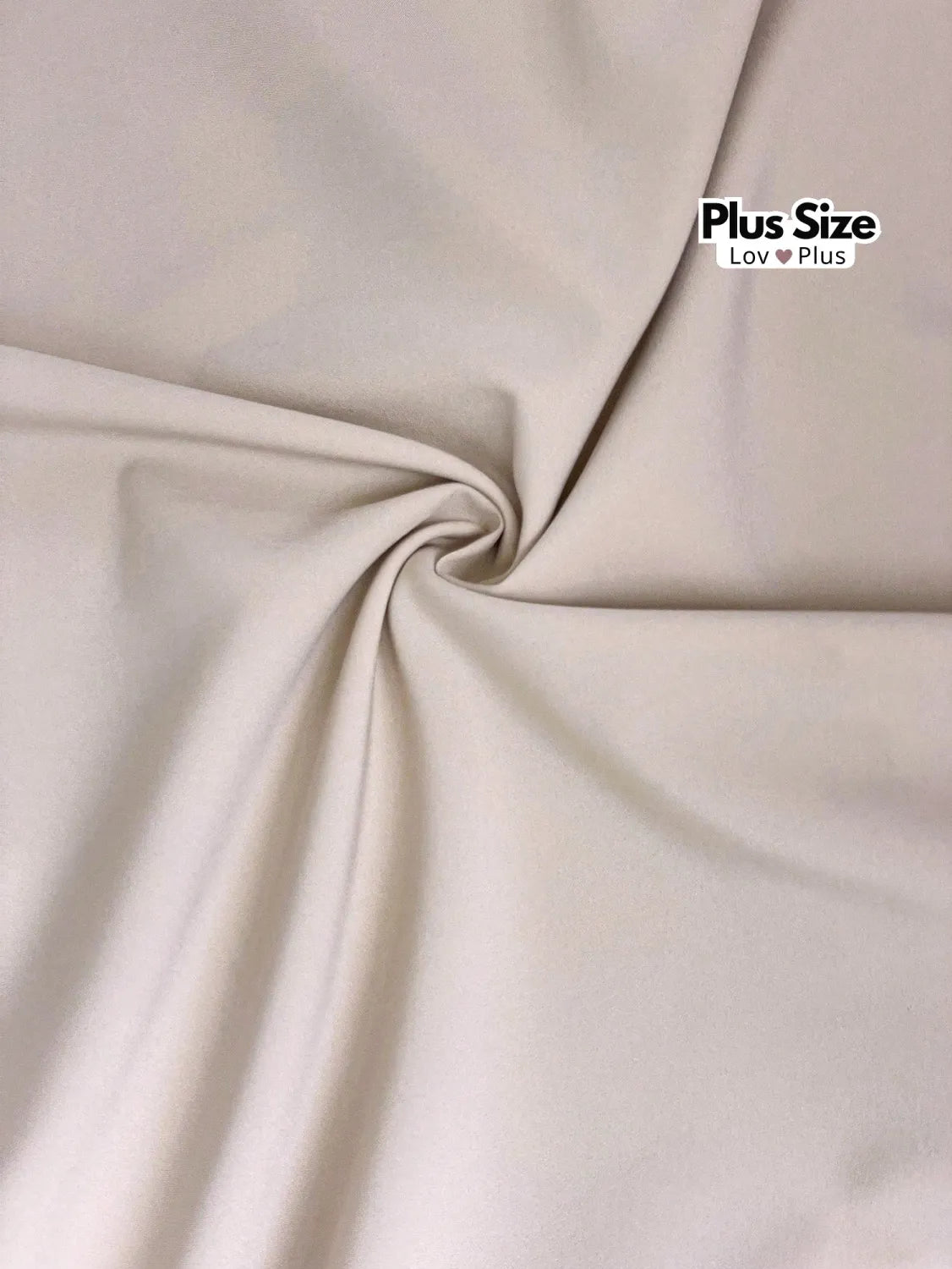 Vestido Plus Size com Barra Plissada Vestidos Plus Size
