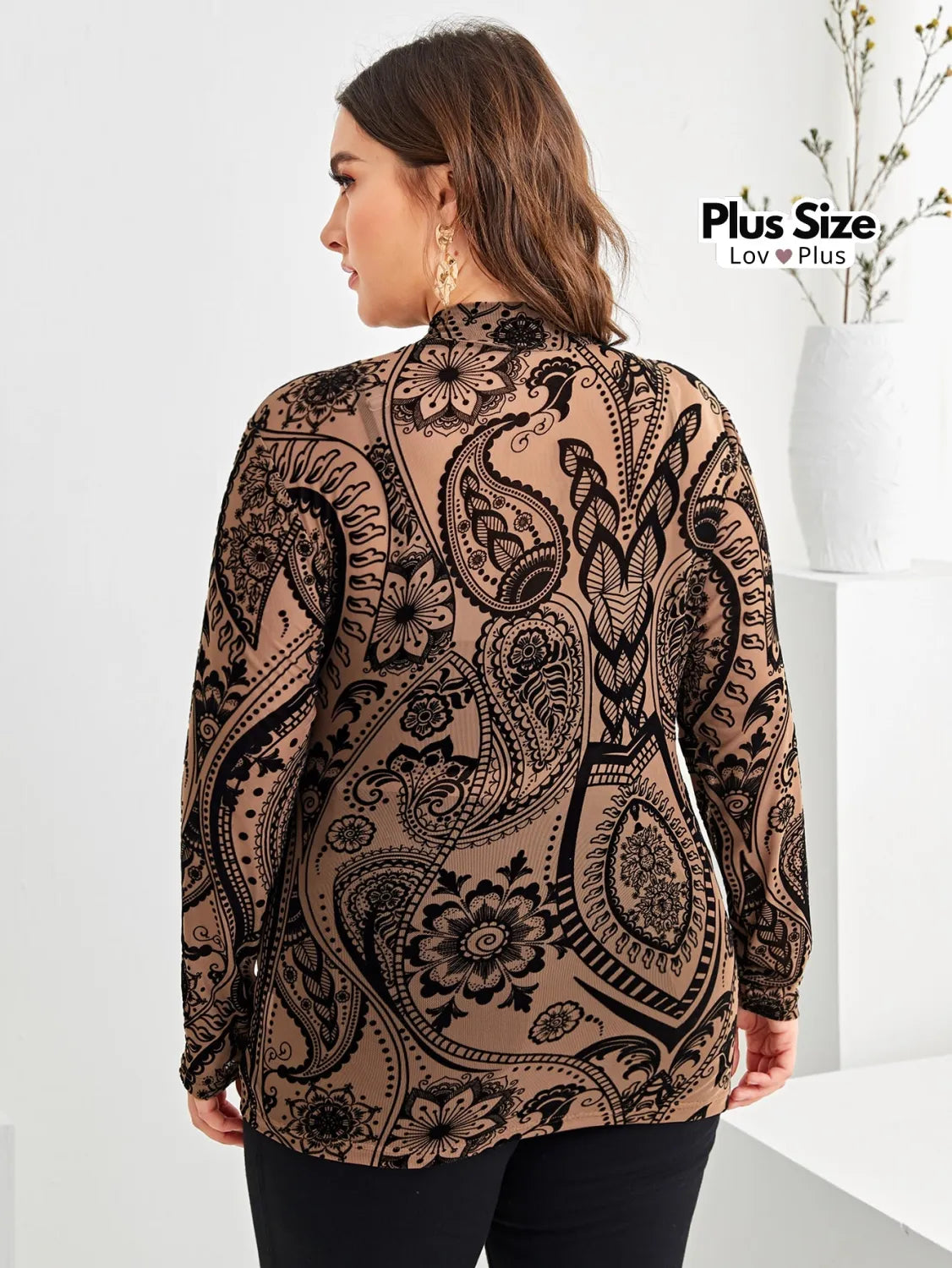 Blusa Chic Plus Size de Manga Longa e Transparência Blusas Plus Size