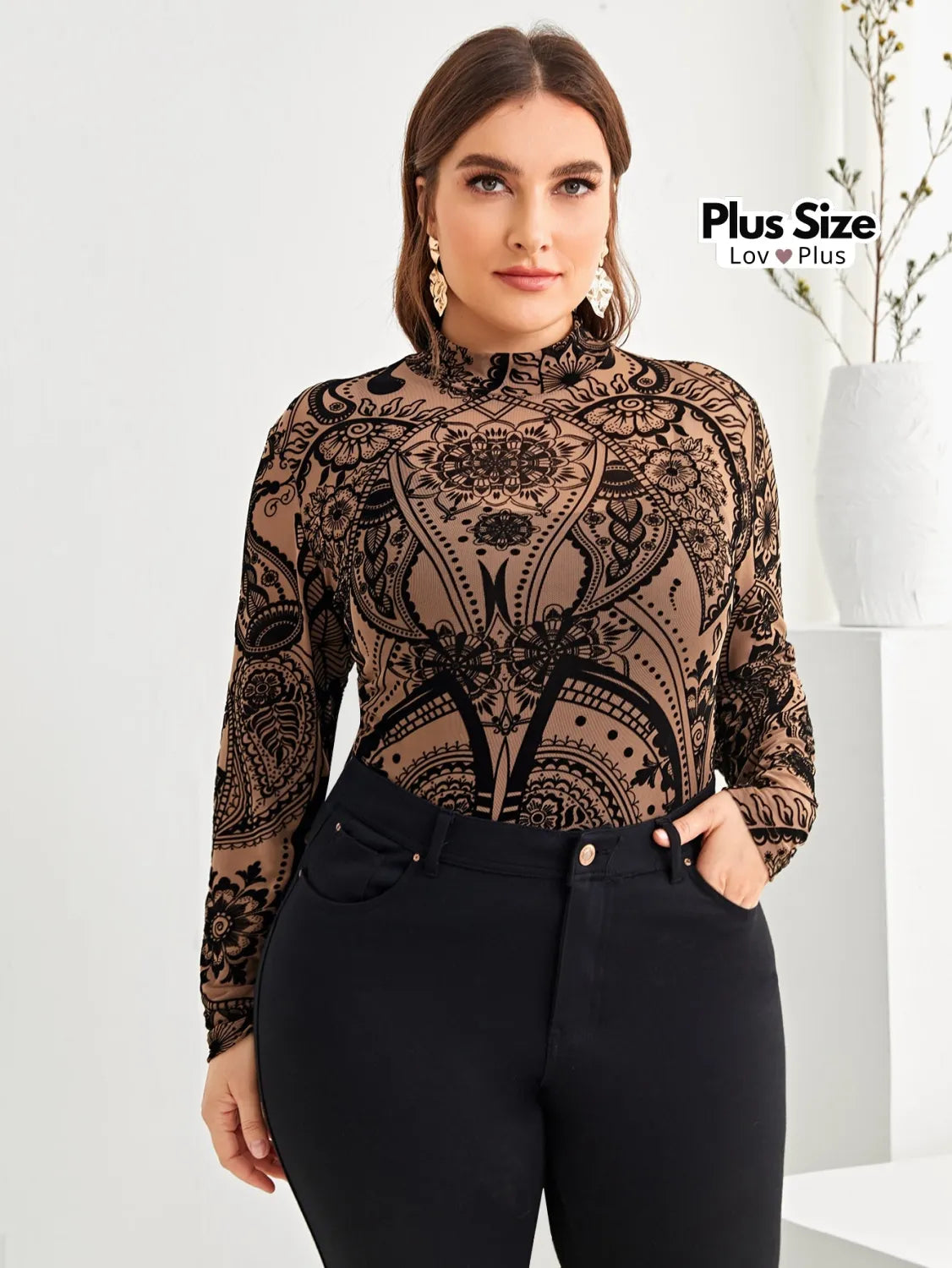 Blusa Chic Plus Size de Manga Longa e Transparência G / Marrom Blusas Plus Size