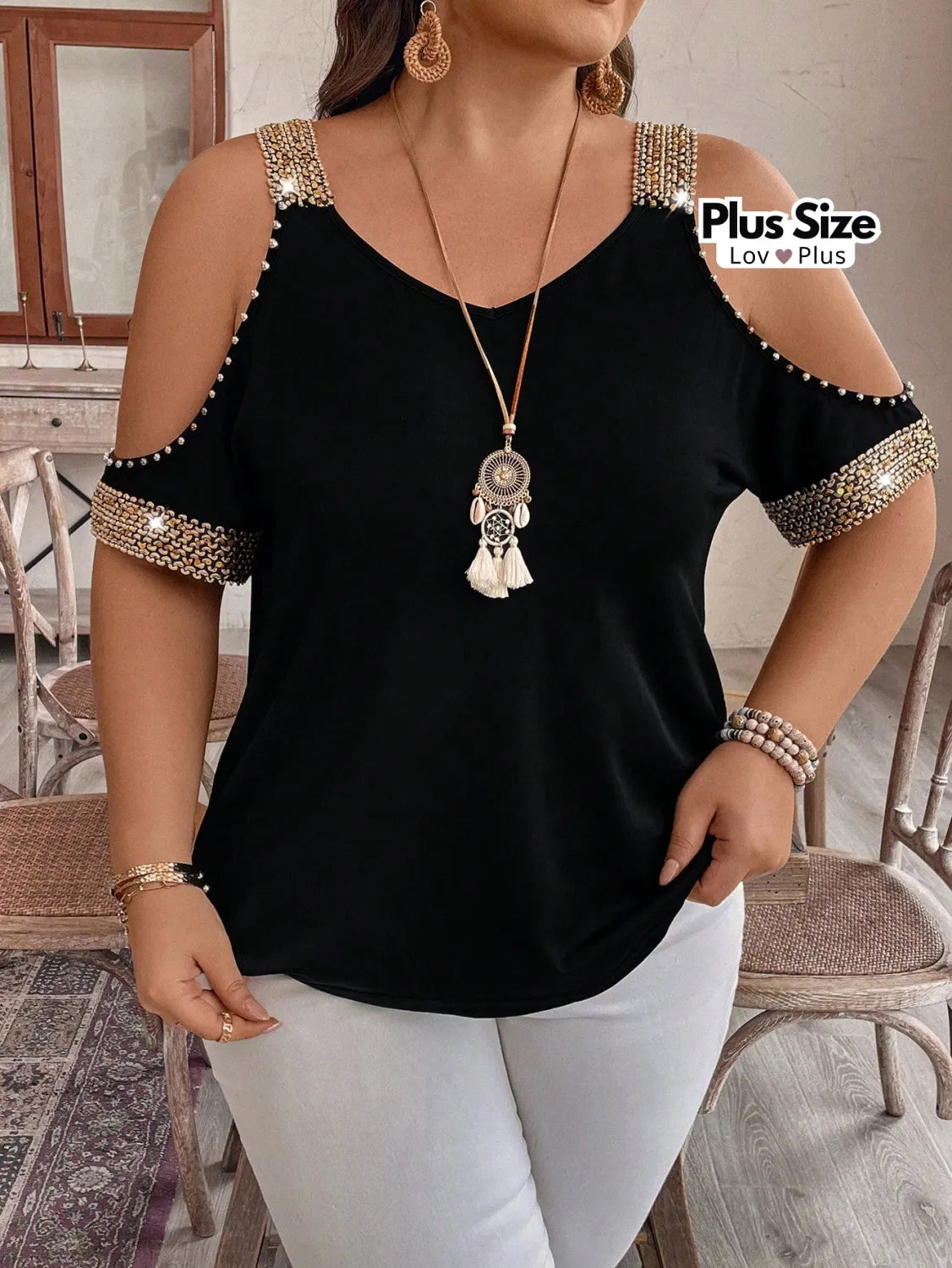 Blusa Estilosa Plus Size com Ombros à Mostra G / Preto Blusas Plus Size
