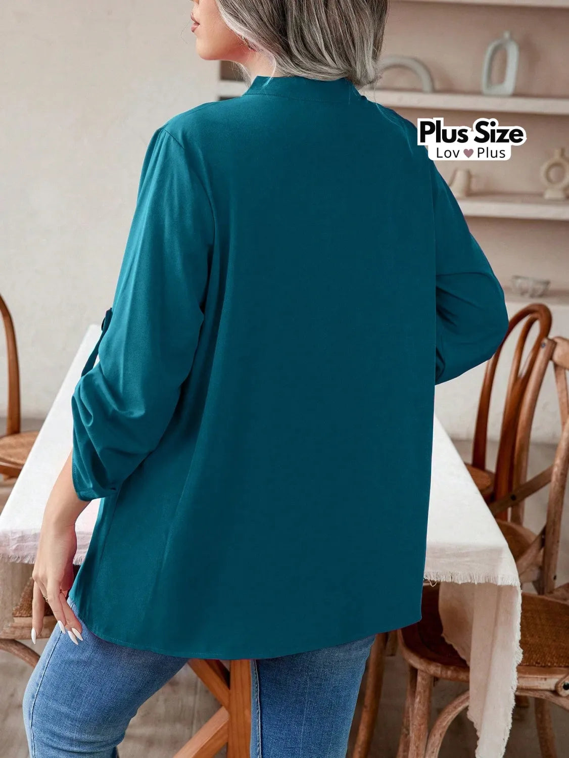 Blusa Plus Size com Manga de Enrolar Blusas Plus Size