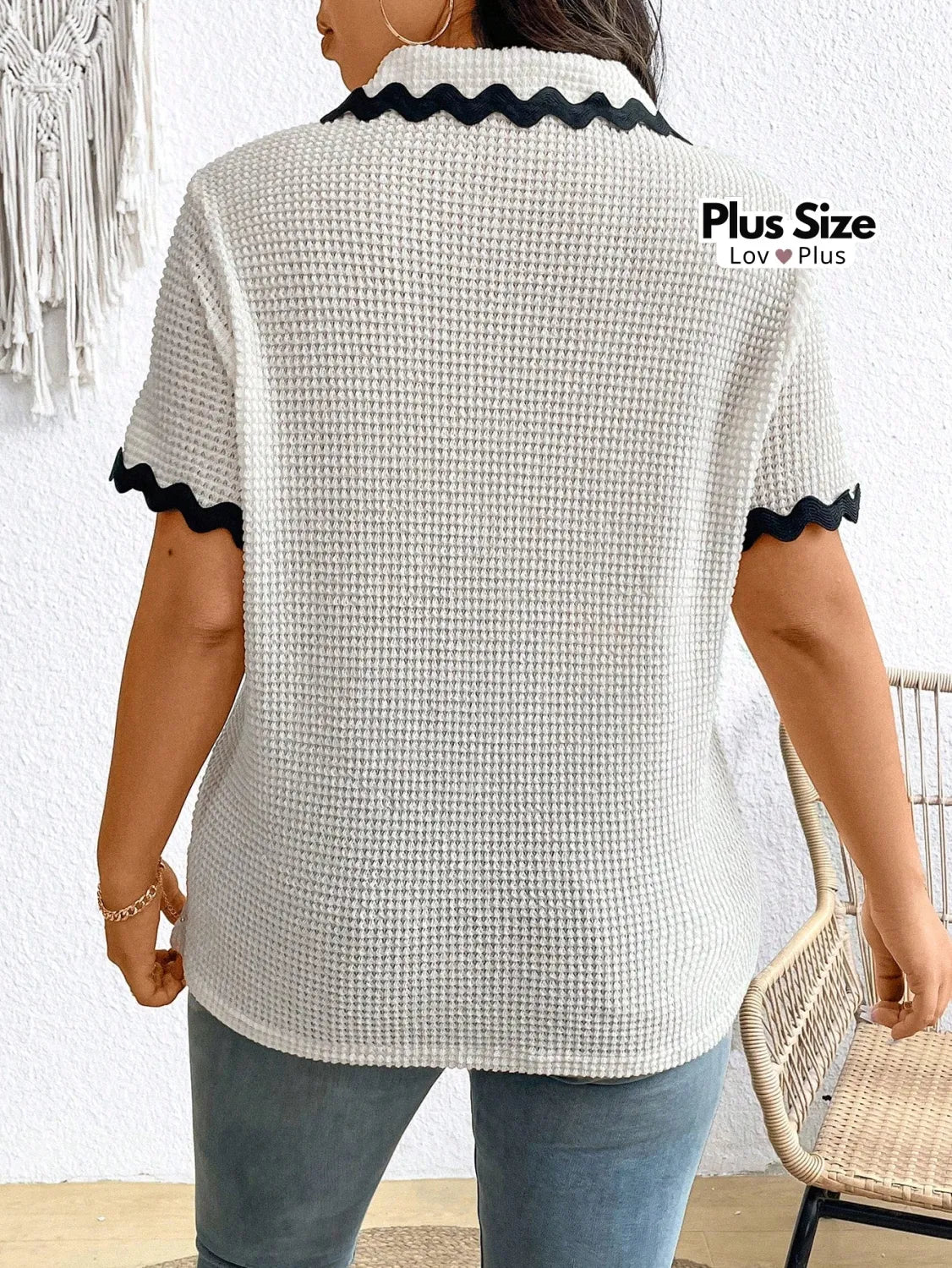 Blusa Plus Size com Zíper e Gola Bordada Blusas Plus Size