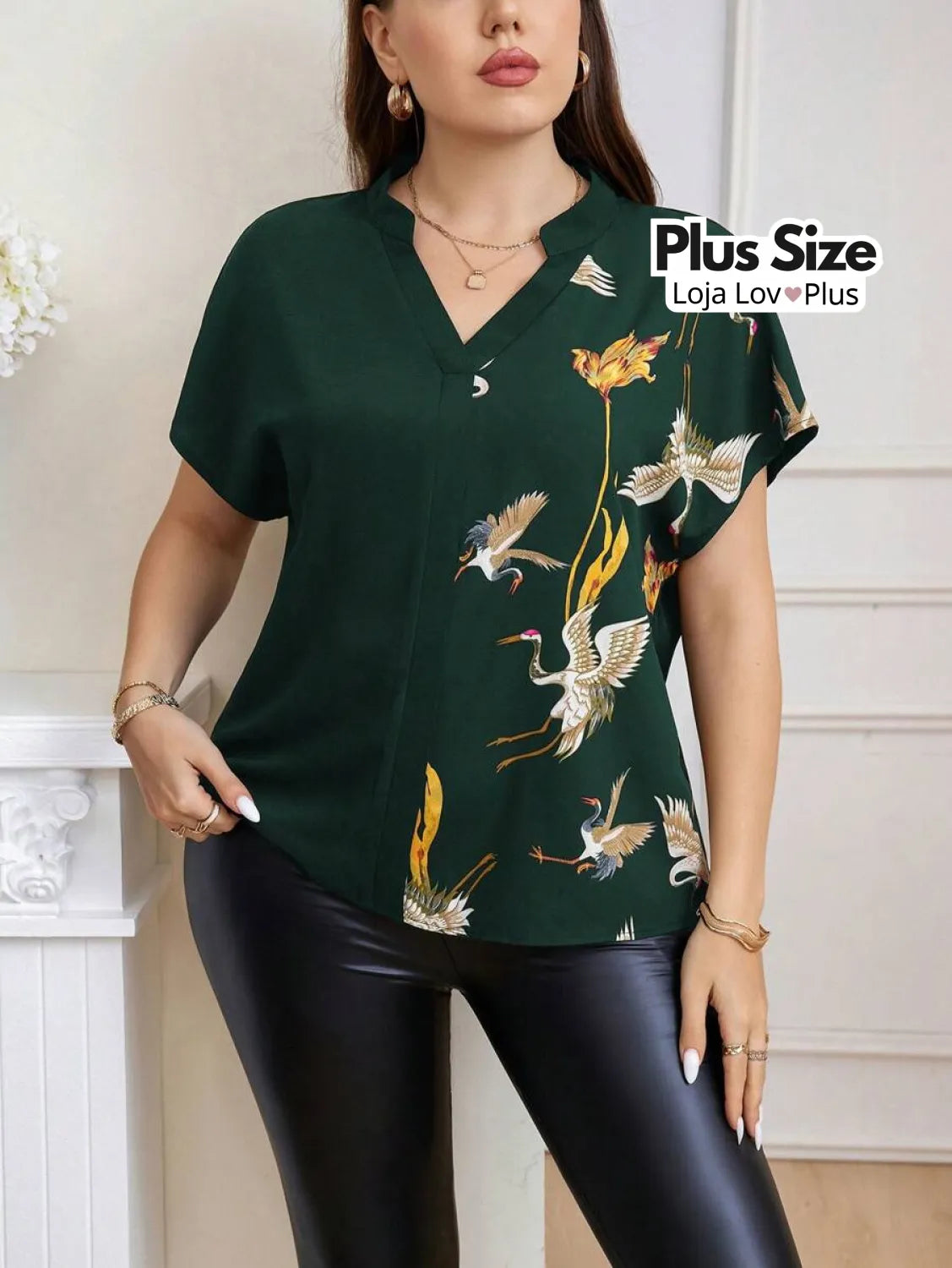 Blusa Plus Size Estampada de Cisne Blusas Plus Size