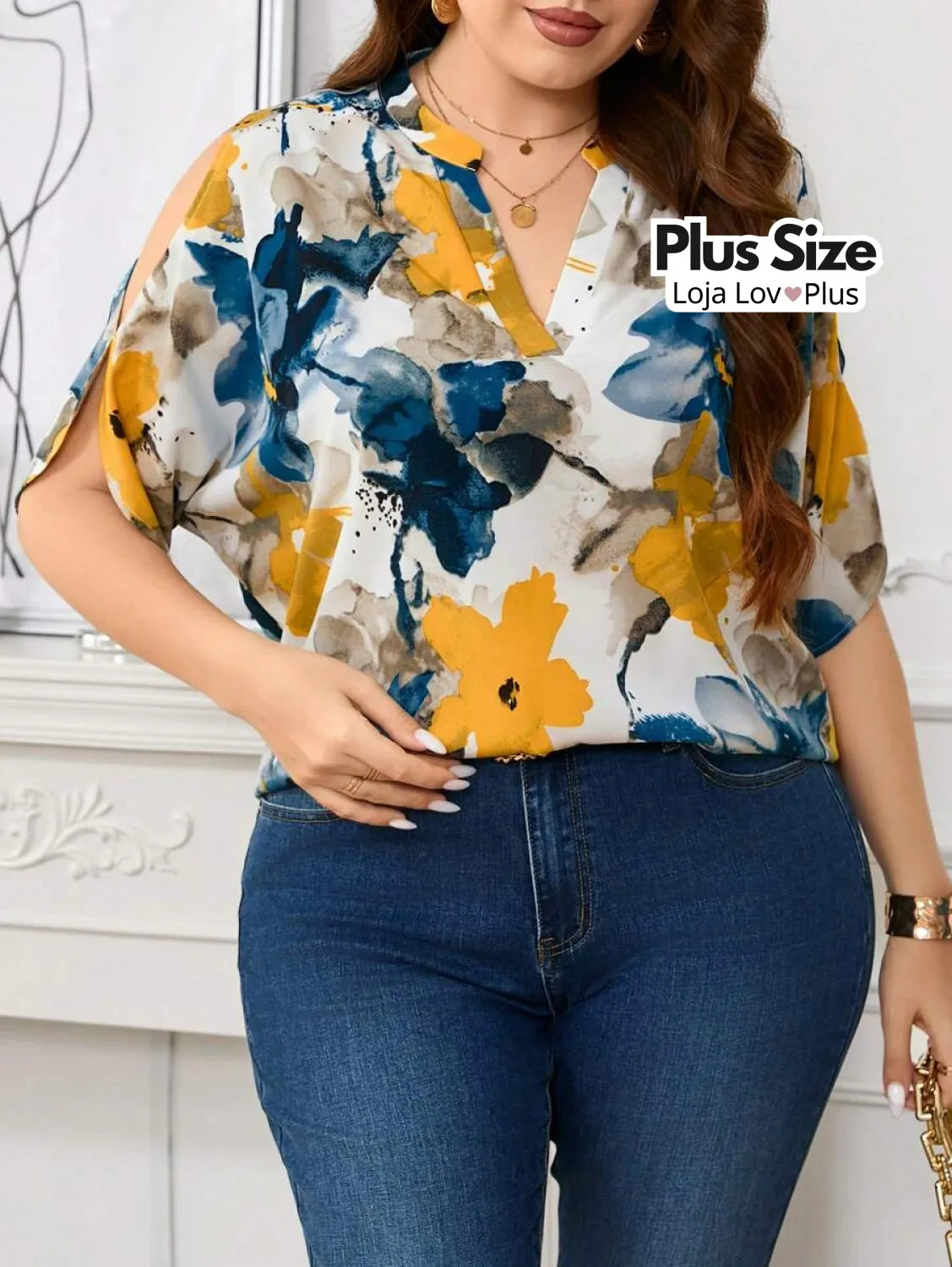 Blusa Plus Size Floral de Ombros Vazados Blusas Plus Size