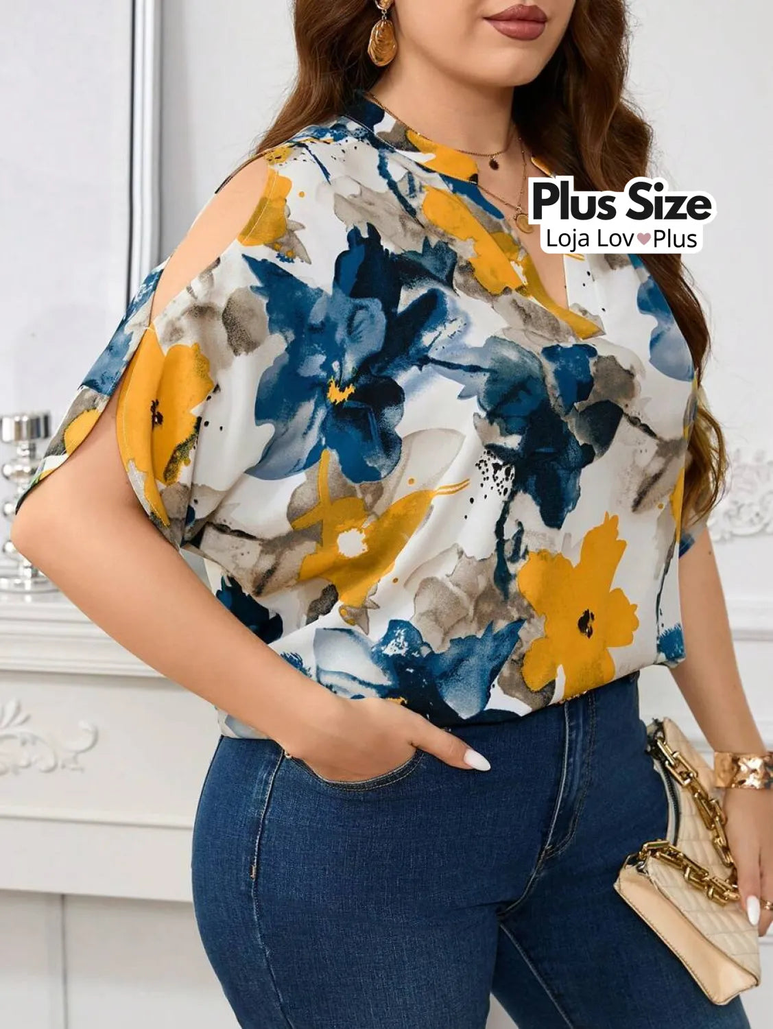 Blusa Plus Size Floral de Ombros Vazados Blusas Plus Size