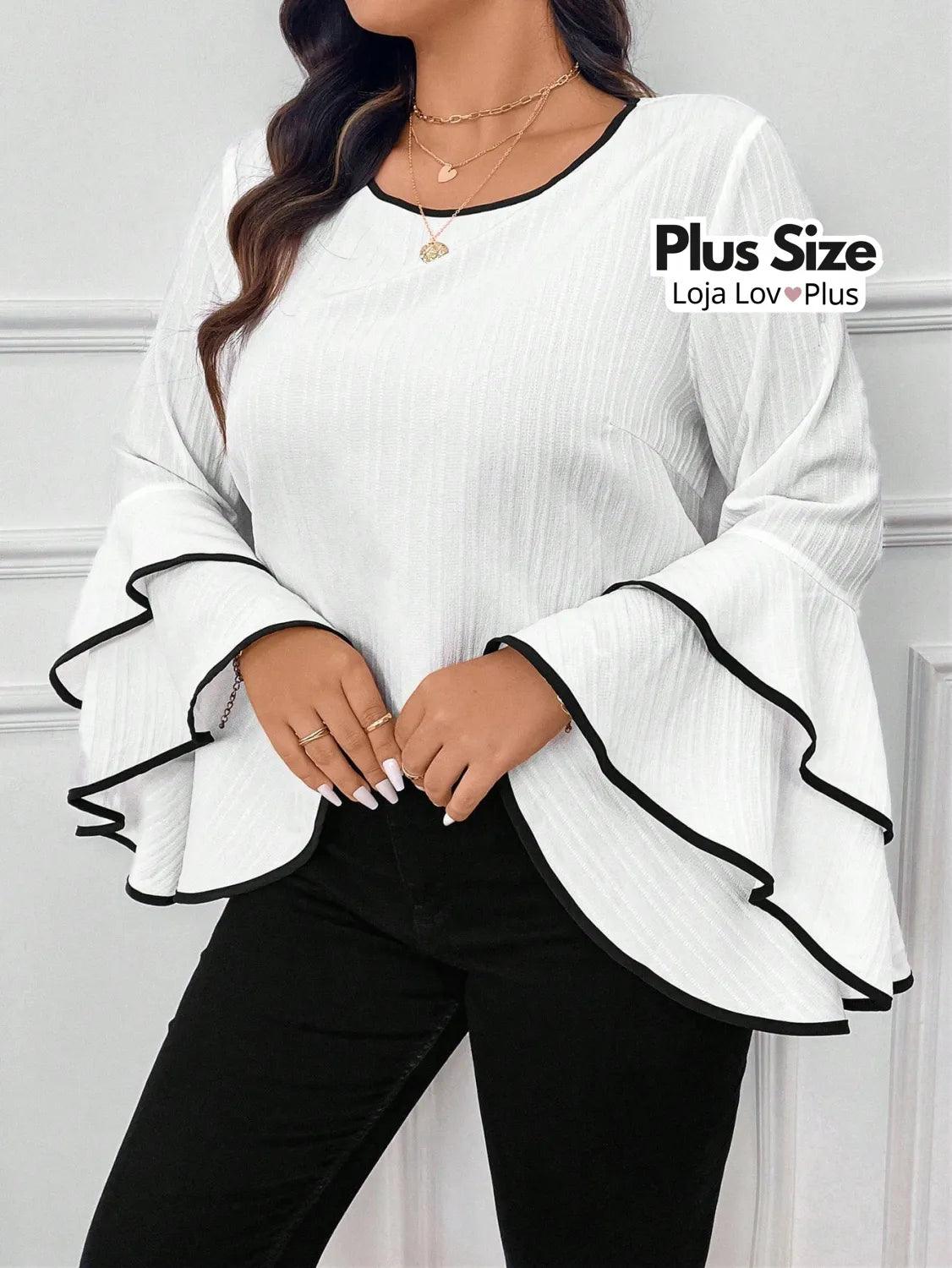 Blusa Sofisticada Plus Size com Manga Flare Dupla G / Branco Blusas Plus Size