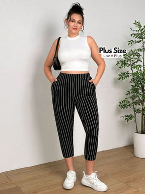 calça capri plus, calça listra plus, calça listrada plus size, calça plus, calça risca de giz plus size, Calças plus size, flexify, logo , LovPlus