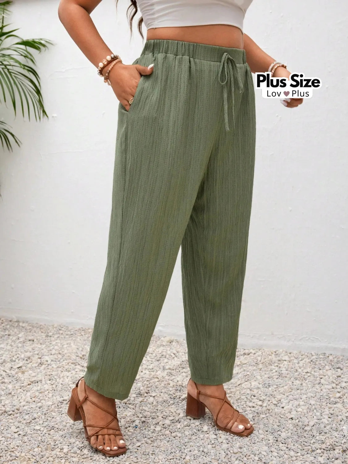 Calça Reta Plus Size com Bolsos Várias Cores G / Verde Claro Calças