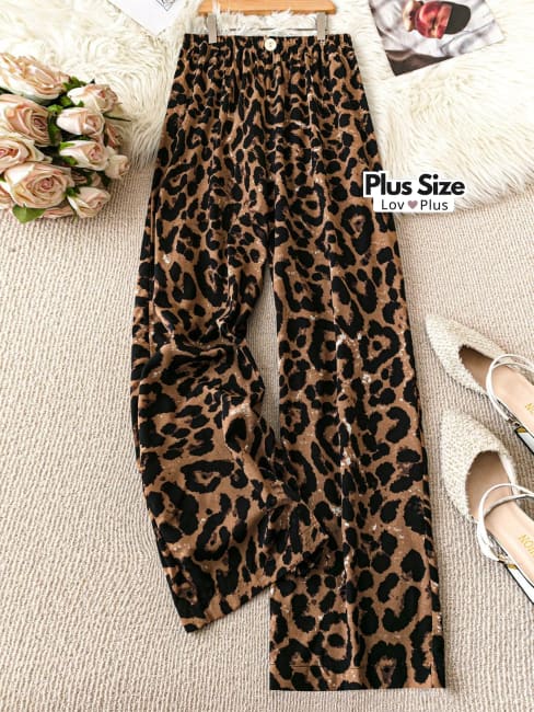 calca pantalona estampada, calça de cós largo plus size, calça de senhora, calça de senhora plus size, calça estampada plus size, calça feminina pantalona plus size, calça larga plus size, calça larga plus size preta, calça larguinha plus size, calça pantalona plus size, calça para senhora, calça plus, calça plus size soltinha, calça reta plus, calça soltinha plus size, Calças plus size, flexify, logo, pantalona plus size, roupa para senhora, roupa para senhora plus size , LovPlus