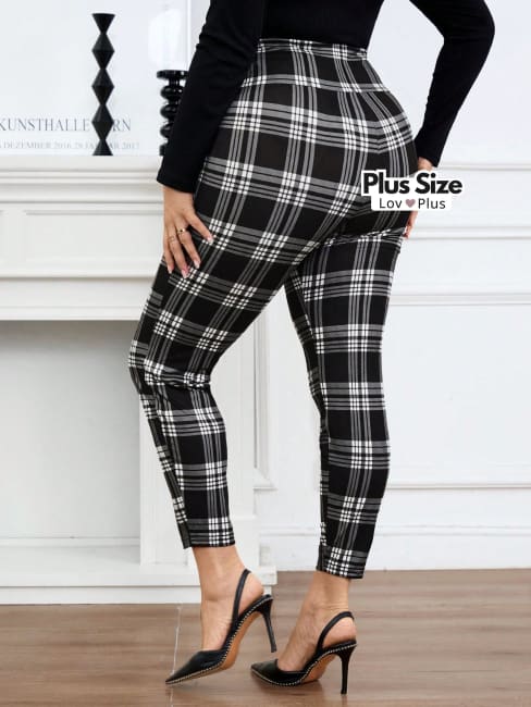#xadrez, calca plus size, calca plus size cintura alta preta, calca preta plus size, calca social estilosa, calça plus, calça plus size estilosa, calça plus size preta, calça preta plus size para trabalhar, calça reta plus, calça social plus size, CALÇA XADREZ PLUS SIZE, Calças plus size, flexify, logo, pijama de calça plus size , LovPlus