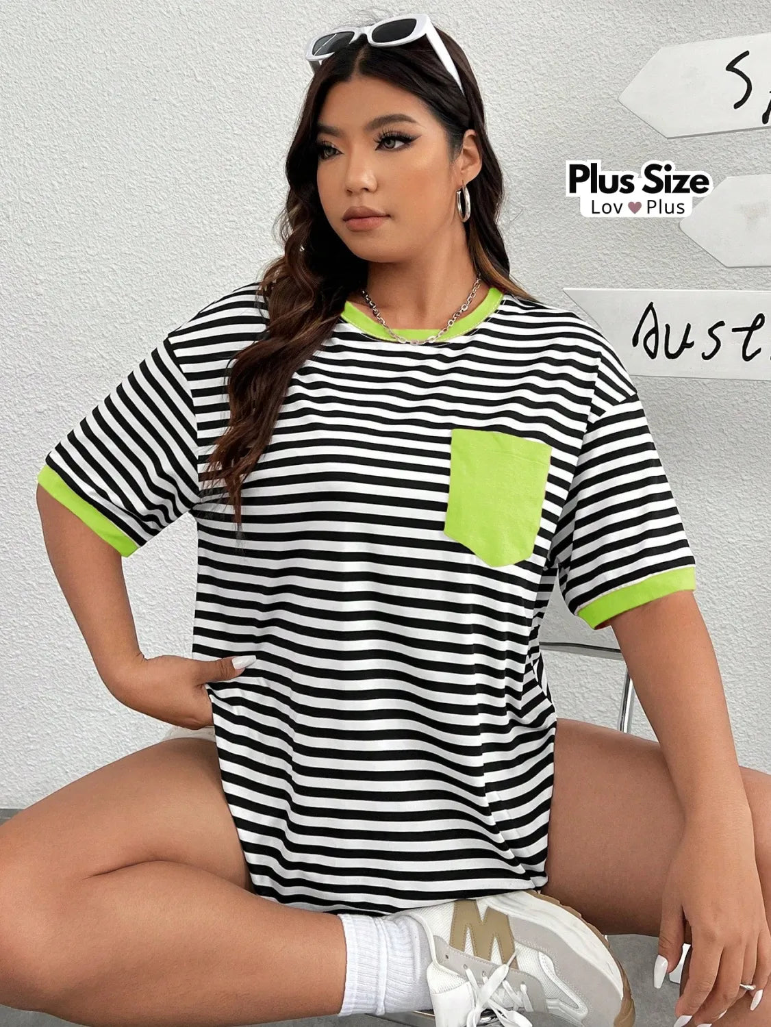 Camiseta Plus Size Listrada com Bolso G / Verde Blusas Plus Size