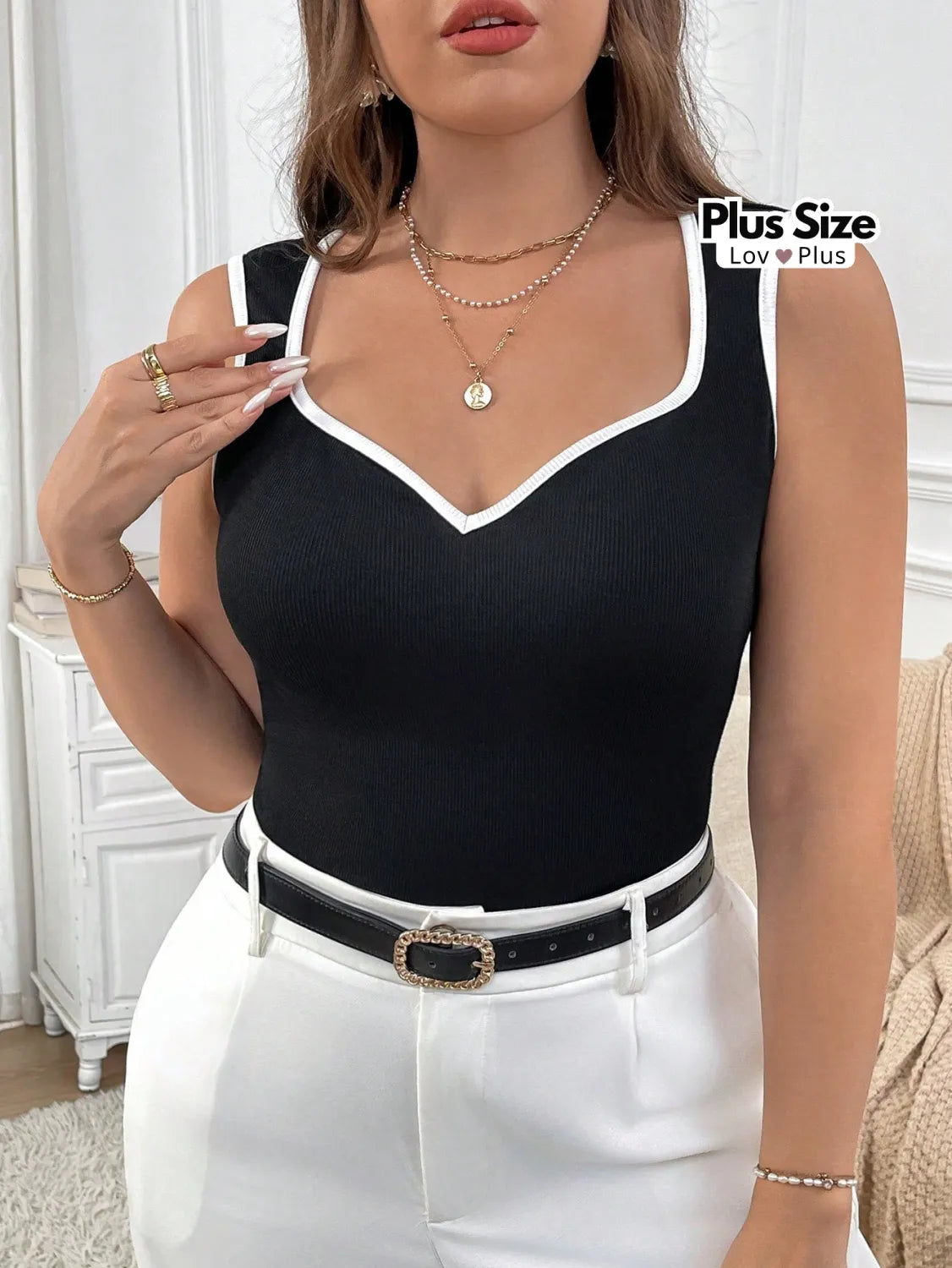 Kit com 2 Blusas Plus Size Decote Coração Compre 1 leve 2 Blusas Plus Size