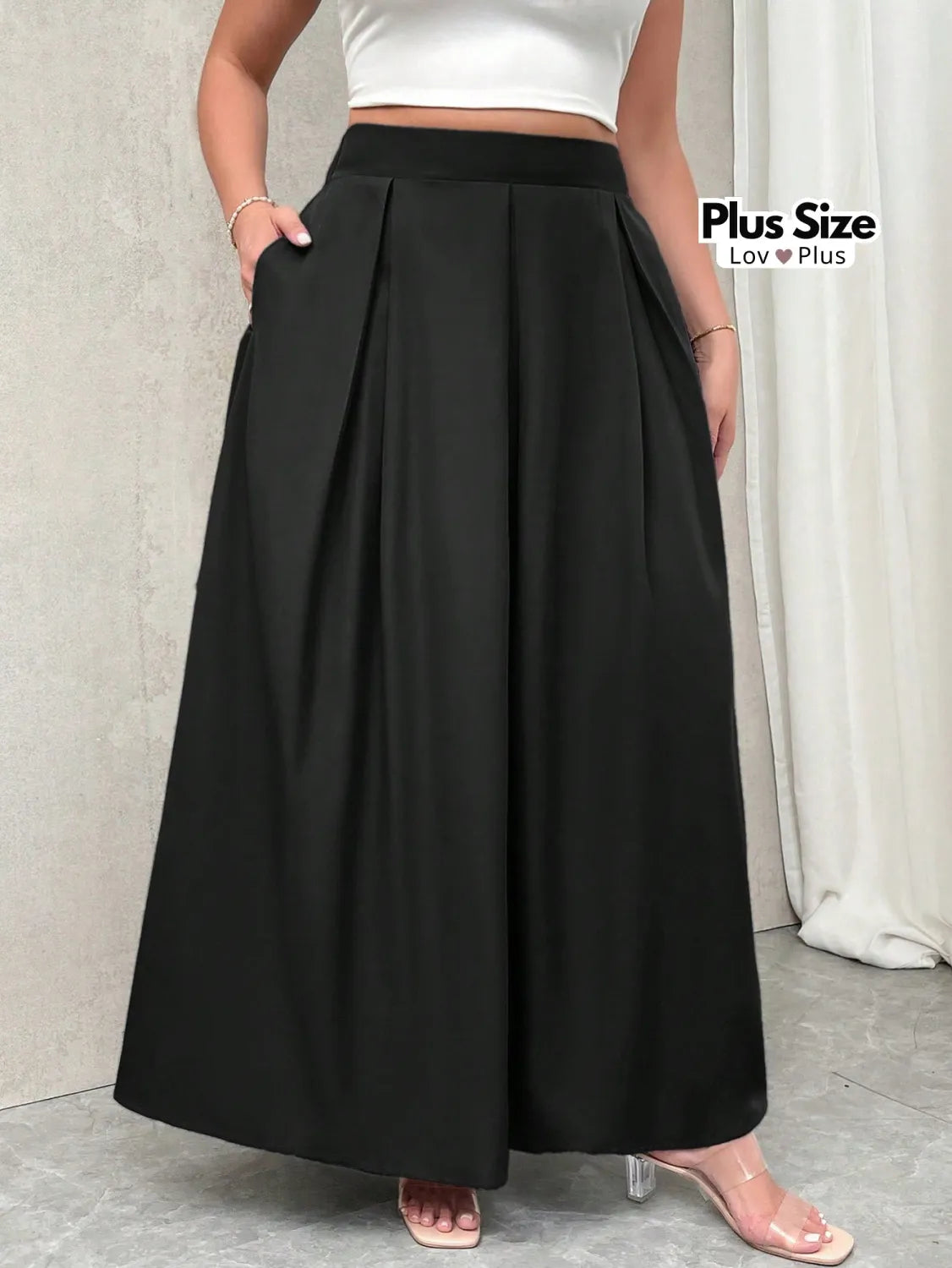 Saia Longa com Pregas e Bolso Plus Size G / Preto Saias Plus Size