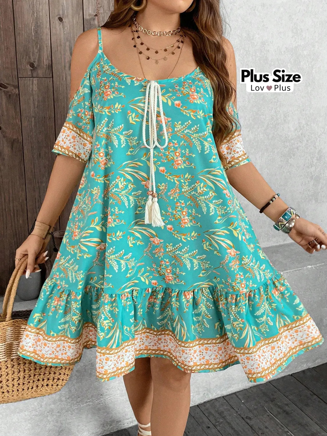 Vestido Boho Plus Size com Ombros Vazados Vestidos Plus Size