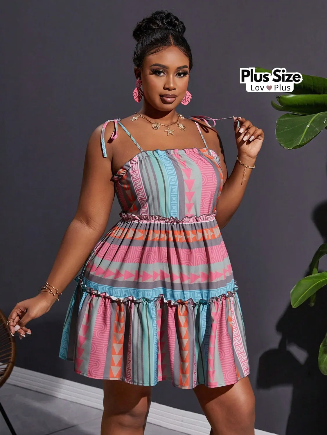 Vestido de Alcinha Plus Size com Barra Plissada Vestidos Plus Size