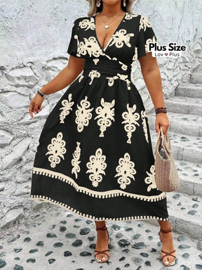Vestido Midi Acinturado Plus Size com Decote Vestidos Plus Size